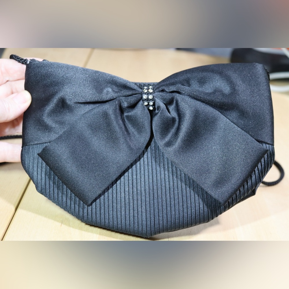 Pacific Express black purse with bow